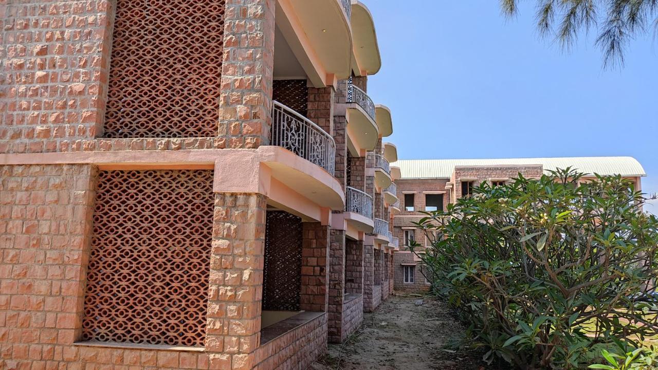 Kanthi Resorts Badami Bāgalkot Esterno foto