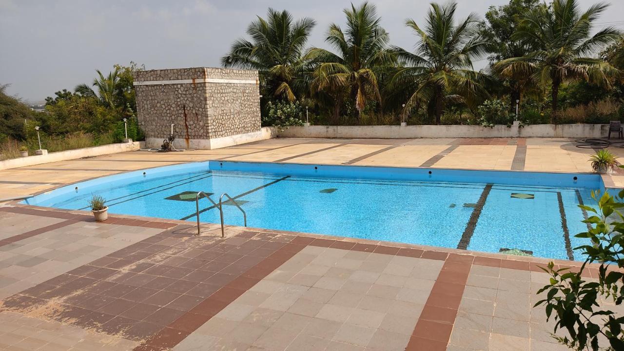 Kanthi Resorts Badami Bāgalkot Esterno foto